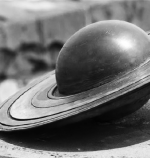 A bronze Saturn with its rings